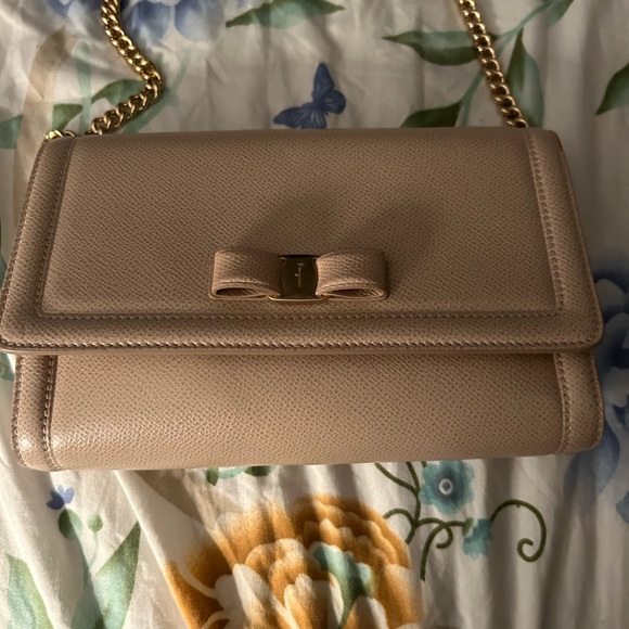 Salvatore ferragamo authentic cream leather handbag - Picture 8 of 8